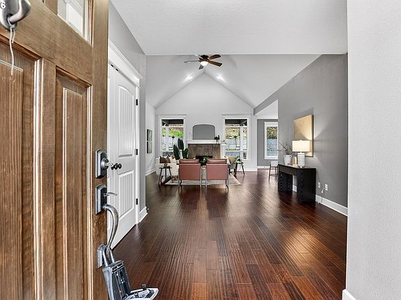 3rd image of 13286 SW Maplecrest Ct