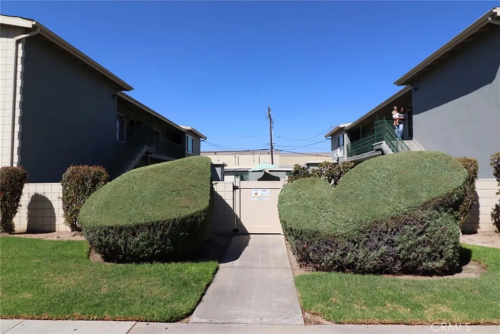 Building Photo - 2227 E Westport Dr #2