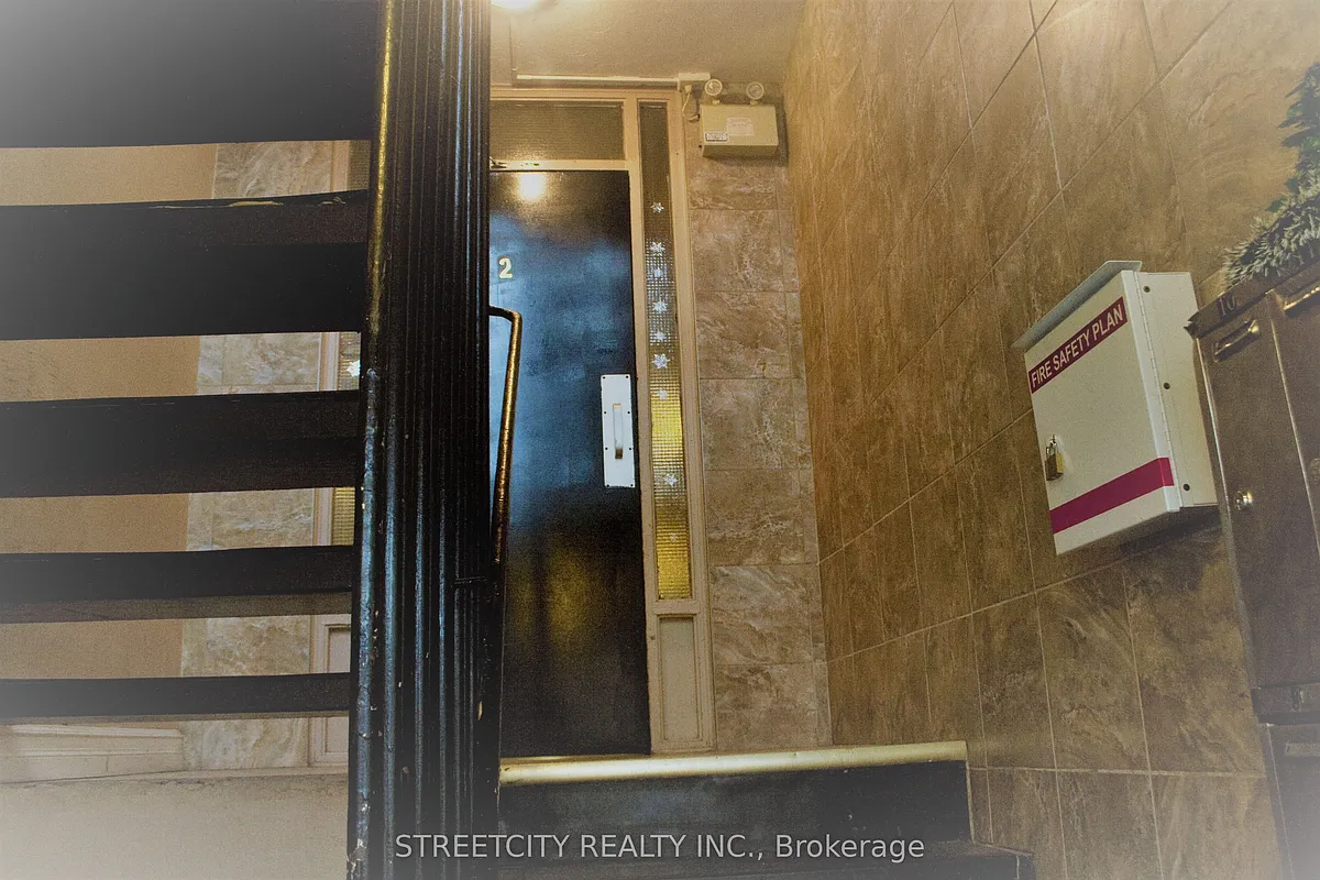 Building Photo - 220 Ashland Ave E #26