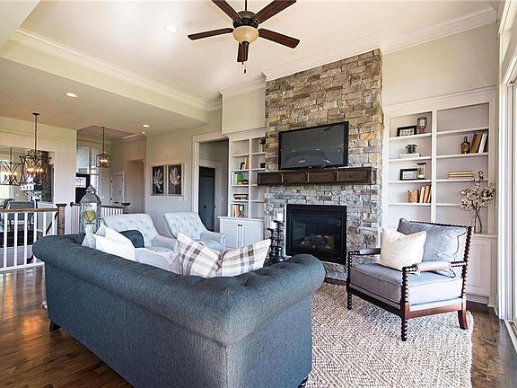 3rd image of 6905 Belmont Dr