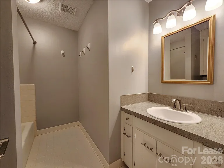 3340 Silver Stream Rd — Photo 17