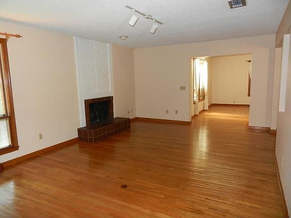 2nd image of 2882 Mandarin Meadows Dr N