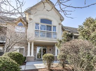 7045 S Riverwood Blvd UNIT A06, Franklin, WI 53132