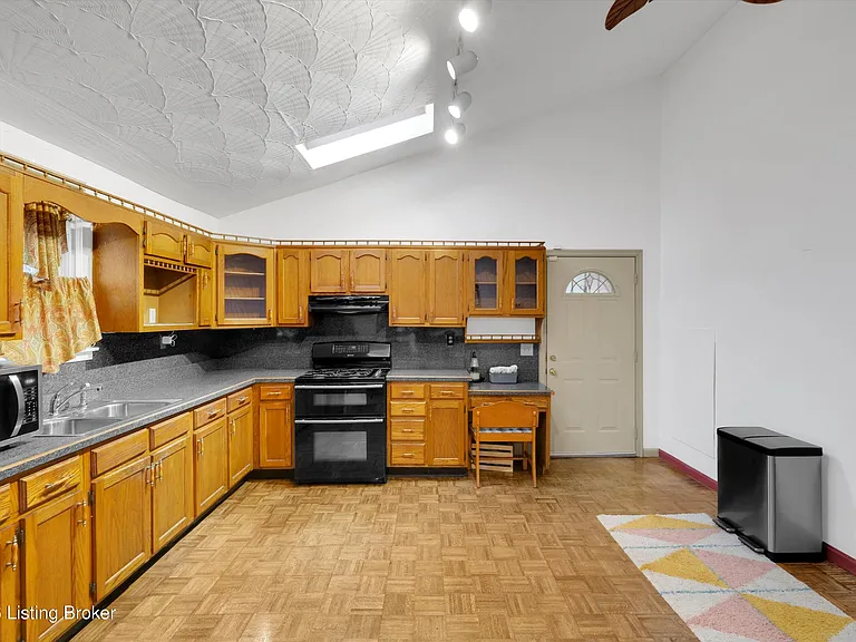3534 Algonquin Pkwy — Photo 21