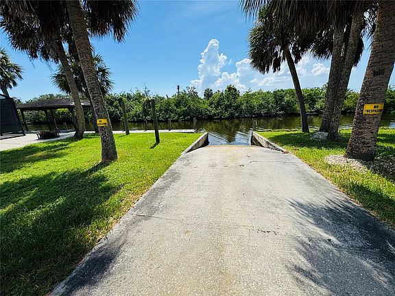 4th image of 9903 Bay Dr