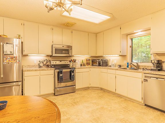 4th image of 14 Hidalgo Dr