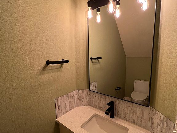 5th image of 2753 SE 75th Ave #6