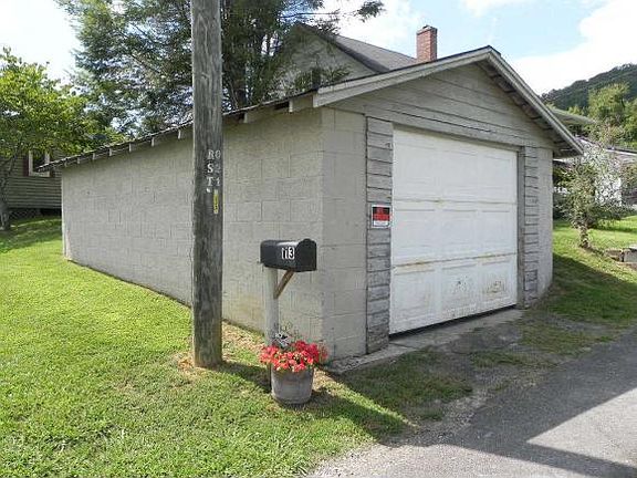 2nd image of 113 Jackson St