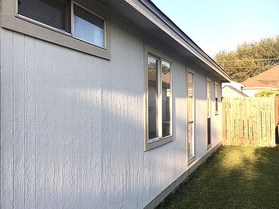 3rd image of 906 Silver Stone Dr