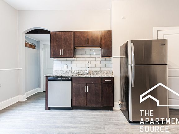 4th image of 2659 W Homer St #2R