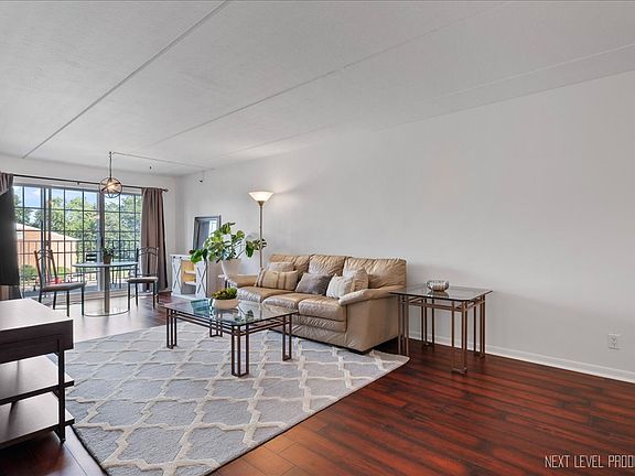 3rd image of 1110 N Farnsworth Ave APT 207