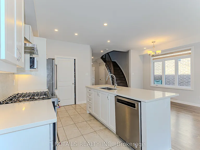 276 Avro Cir — Photo 9