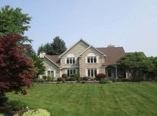 30 Foxboro Ln, Fairport, NY 14450