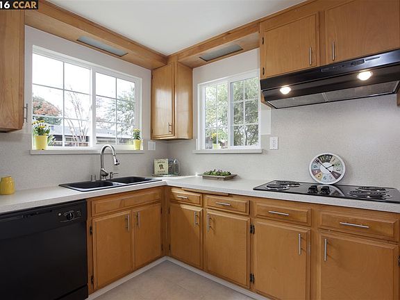 5th image of 2121 Dena Dr