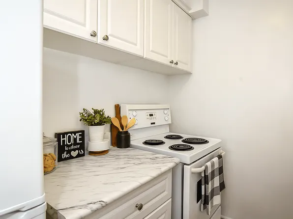 King William Court, 315 King William St, Hamilton, ON L8L 1P2