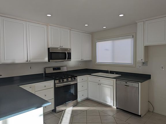 5th image of 24312 Vanowen St
