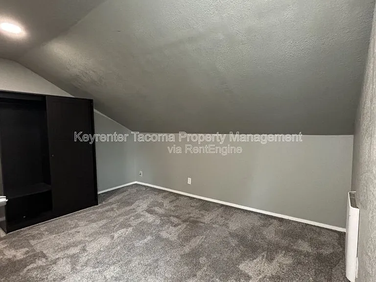 1302 E 40th St #5 — Photo 4