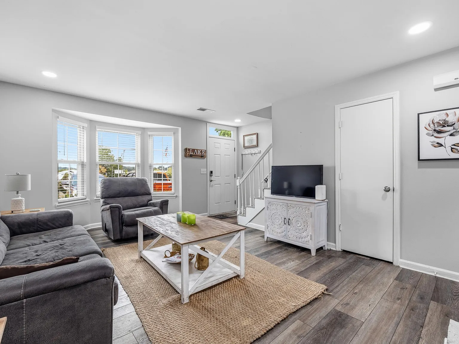 2 bed, 1.5 bath, 1090 sqft, $1,650 — Photo 4