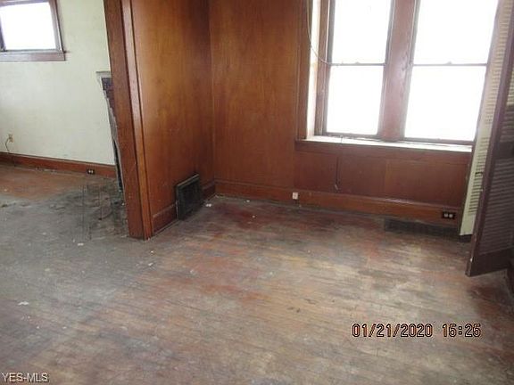 5th image of 108 E Mapledale Ave