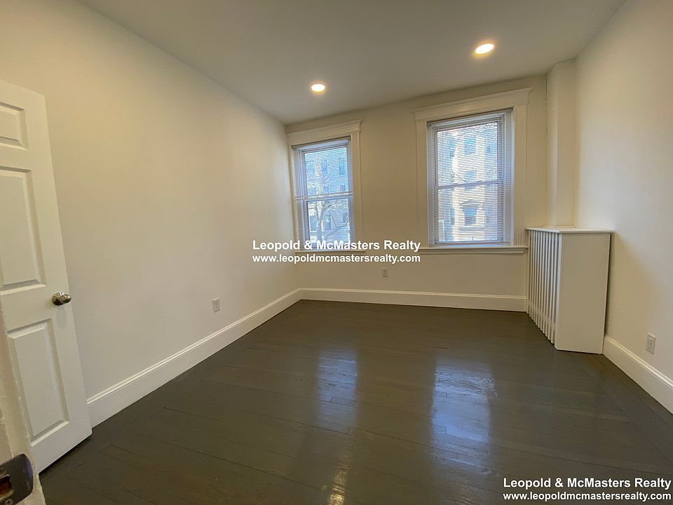1st image of 28 Queensberry St APT 8