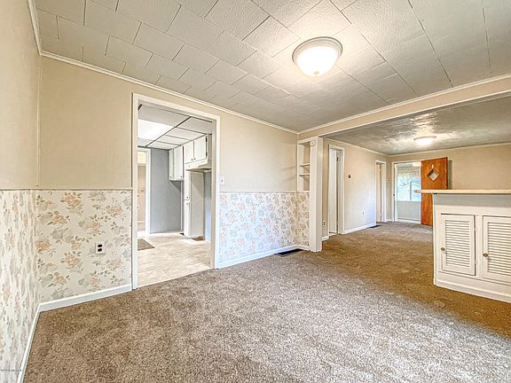 4th image of 208 Lester Ave