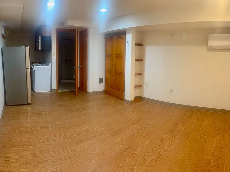 1405 Whittier St NW — Photo 1