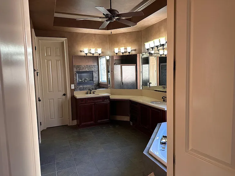 3258 Kentworth Ln — Photo 9