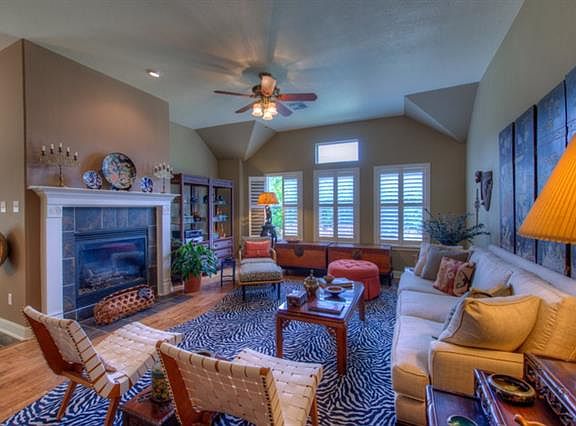 4th image of 36 Stone Terrace Dr