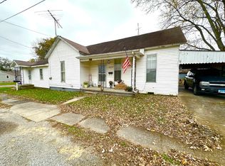 503 W Robinson St, Carmi, IL 62821