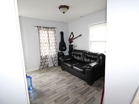 3rd image of 112 E 29th St