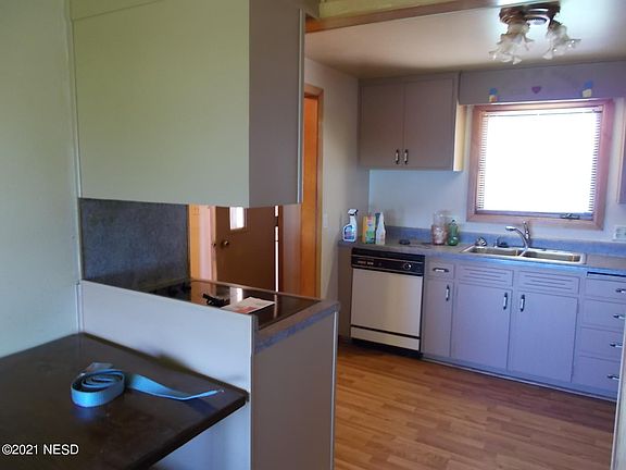 5th image of 882 N Lake Dr