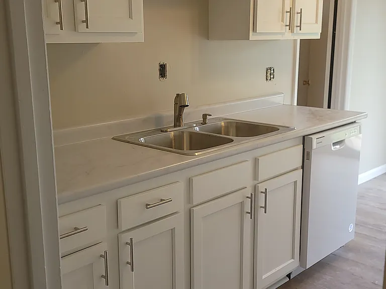 35 Catalpa Dr — Photo 8