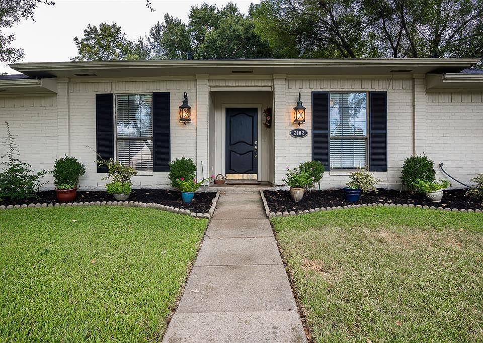 1st image of 2102 Meredith Ln
