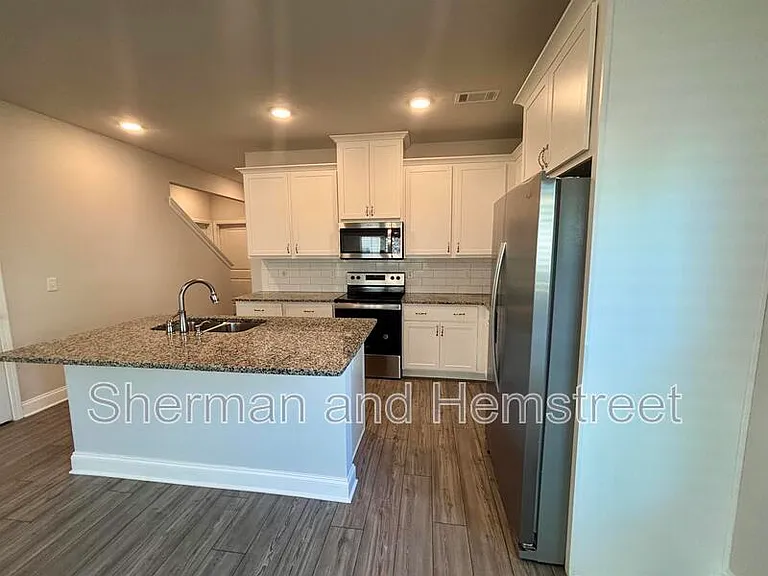 1101 Clareton Dr — Photo 6
