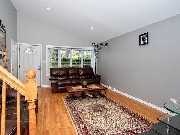 5th image of 9805 Mayfield Ave