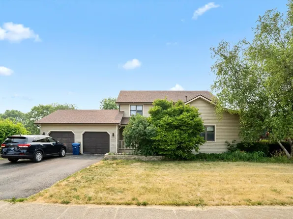 561 Donald St, Hinckley, IL 60520