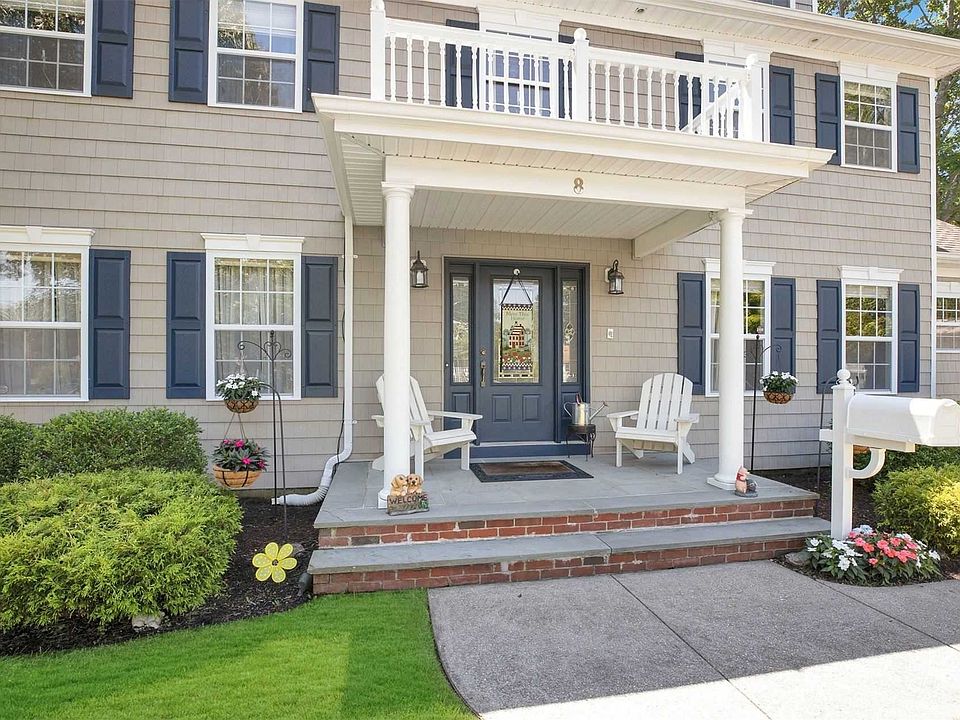1st image of 8 Valerie Pl