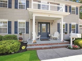 8 Valerie Pl, East Islip, NY 11730