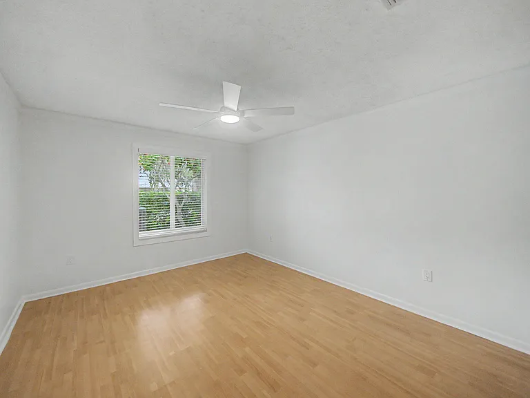 303 Leeward Dr — Photo 17