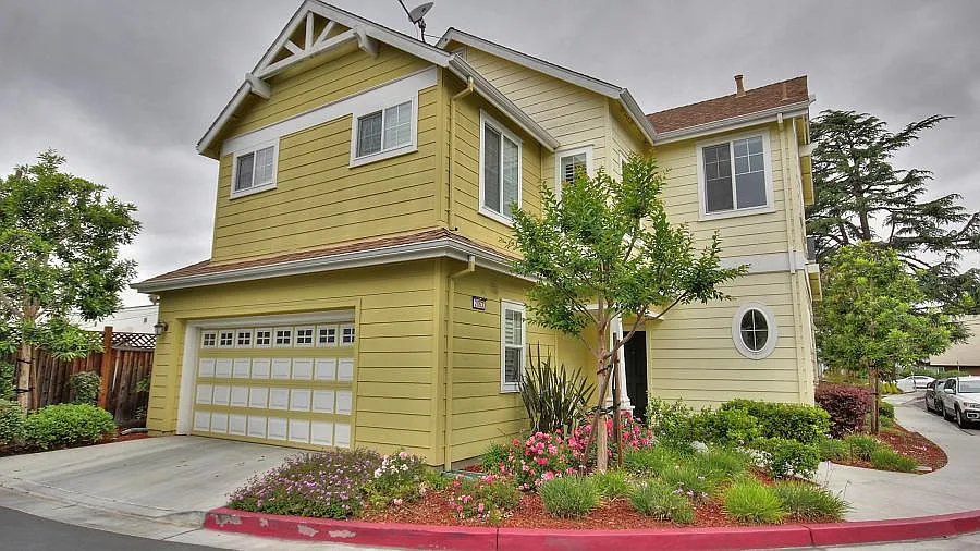 2063 Cowles Cmns photo 1