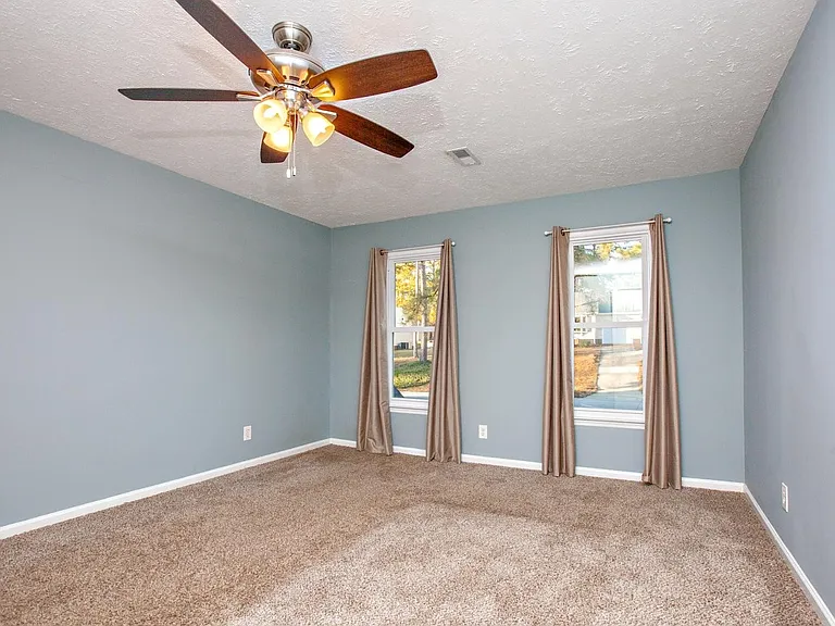 1819 Eichelberger Dr — Photo 8