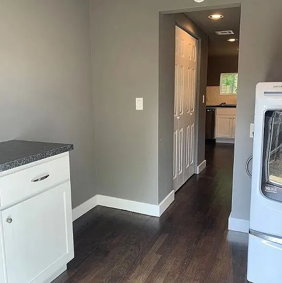 1235 S Florence Ave — Photo 23