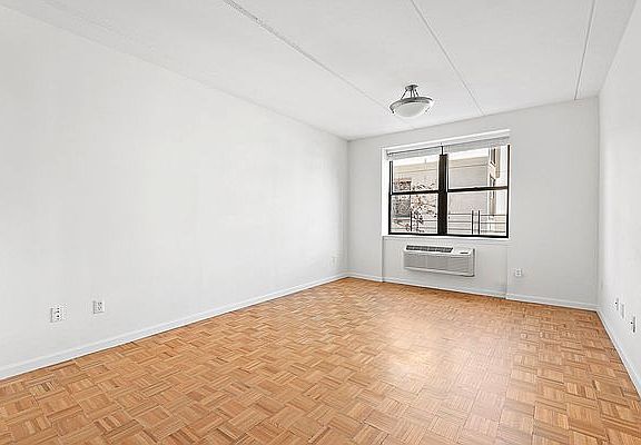 3rd image of 129 Boerum Pl APT 4E