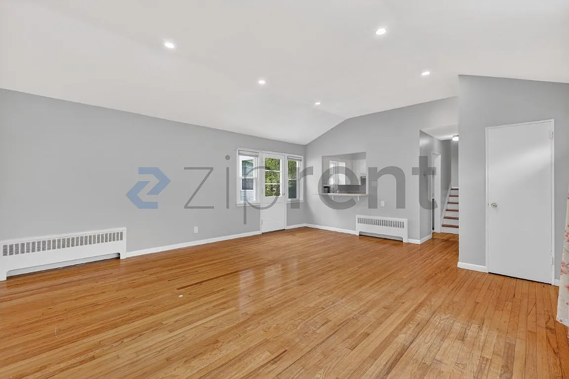 3 bed, 1.5 bath, 1255 sqft, $5,500 — Photo 4