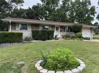 2211 Rosegarden Dr, Saint Louis, MO 63125