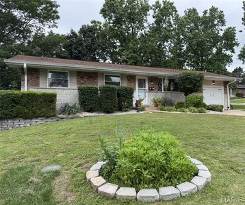 2211 Rosegarden Dr, Saint Louis, MO, 63125