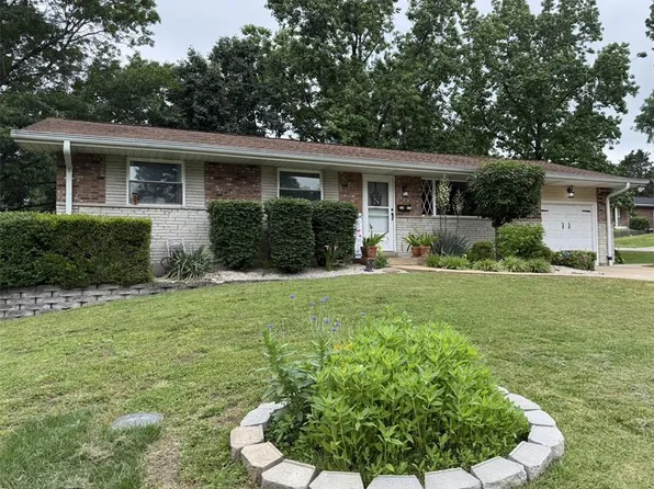 2211 Rosegarden Dr, Saint Louis, MO 63125