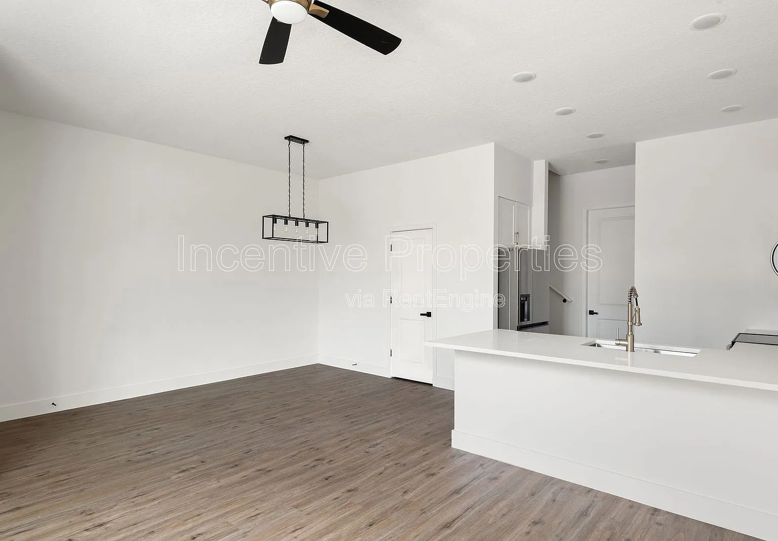 3 bed, 2.5 bath, 1465 sqft, $1,999 — Photo 4
