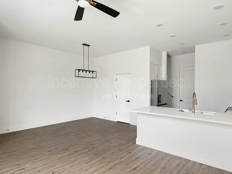 526 S Grandview Ave — Photo 24