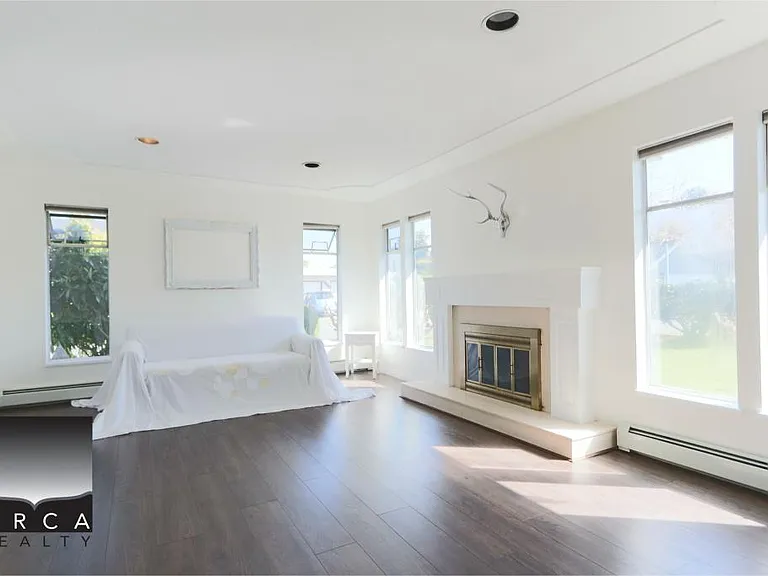 6400 Dakota Dr — Photo 30